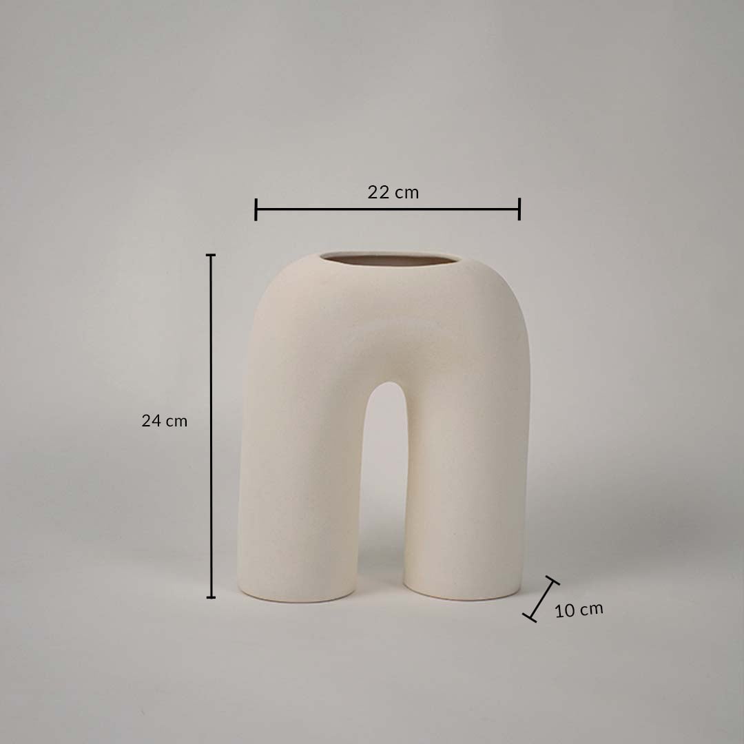 Cream ceramic arch vase with sculpted modern form shown with dimensions of 22 cm width 24 cm height and 10 cm depth ideal for shelves consoles or centerpieces.