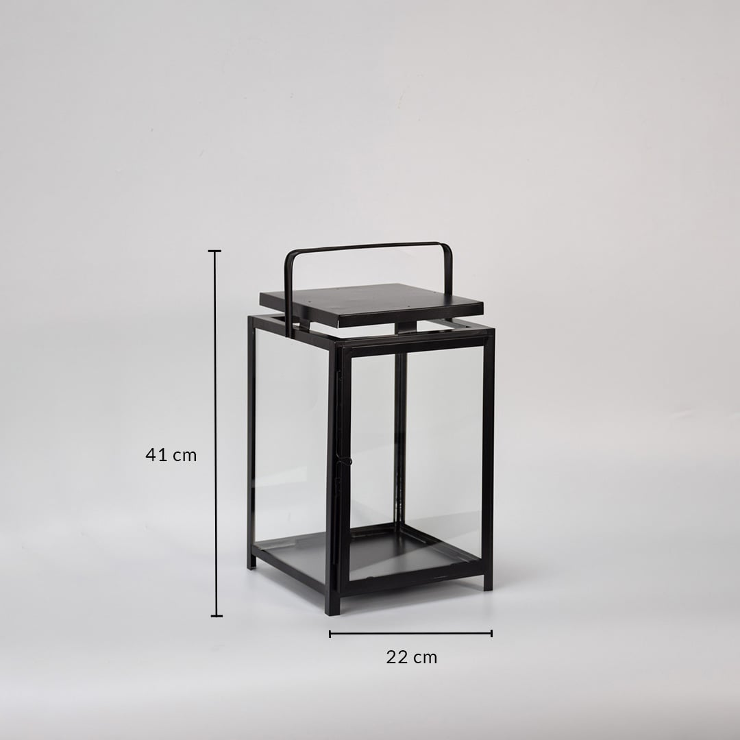 Black metal lantern dimension image with 41 cm height and 22 cm width for tabletop decor use.