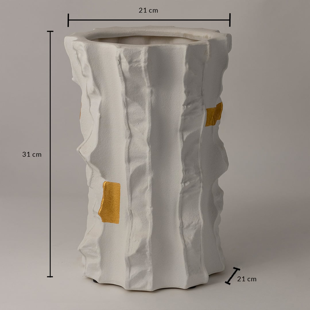 Astra white ceramic vase measuring 31 cm in height and 21 cm in width shown with labeled dimensions for accurate size reference.