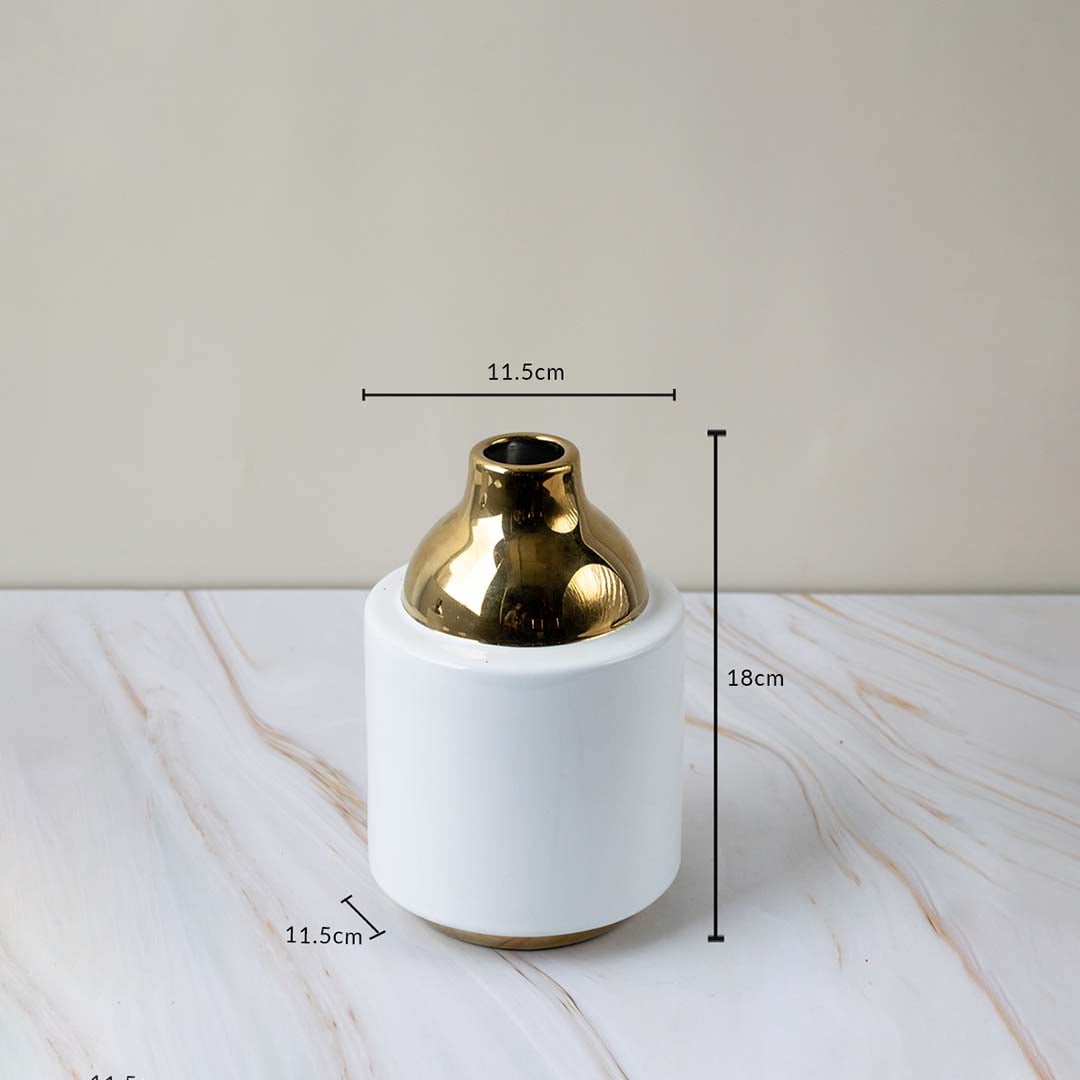White ceramic vase with gold top on a white background showing dimensions of 18 cm height 11.5 cm width and 11.5 cm depth for accurate placement.