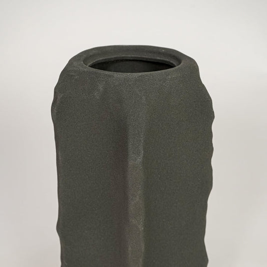 nuki large ceramic vase black closeup