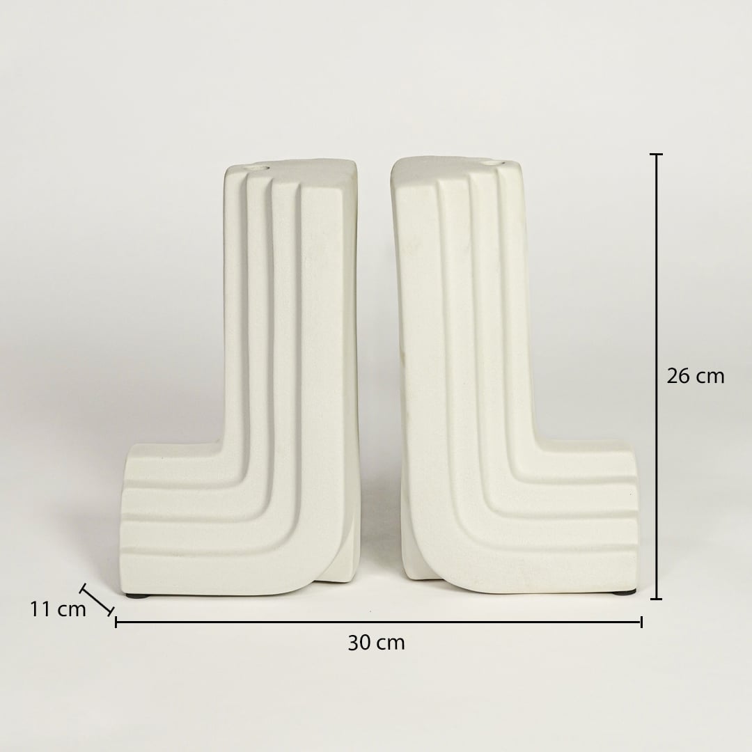 White ceramic sculptural bookends dimension image showing 26 cm height and 30 cm width modern shelf decor set.