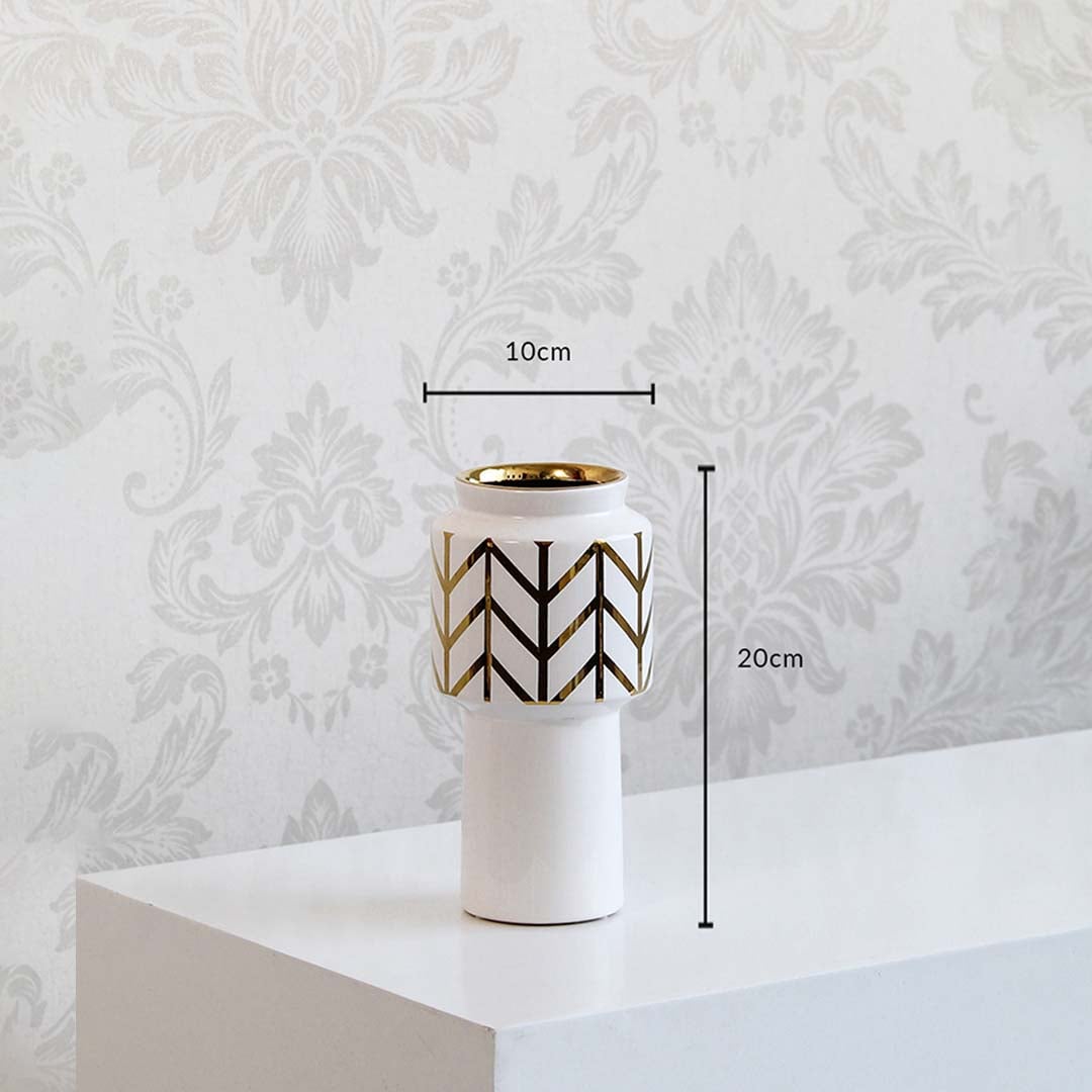 A white and gold decorative vase displayed with size markings showing 10 cm width and 20 cm height for clear and accurate product dimensions.