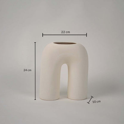 Cream ceramic arch vase with sculpted modern form shown with dimensions of 22 cm width 24 cm height and 10 cm depth ideal for shelves consoles or centerpieces.
