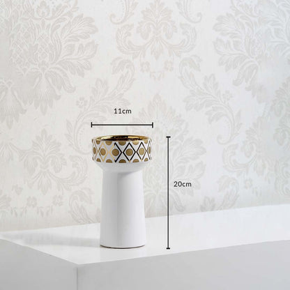 A white and gold decorative vase shown with clear size markings displaying 11 cm width and 20 cm height for accurate product dimensions.