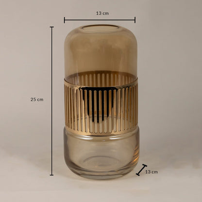 Amber gold glass vase measuring 25 cm in height and 13 cm in diameter displayed with labeled dimensions.