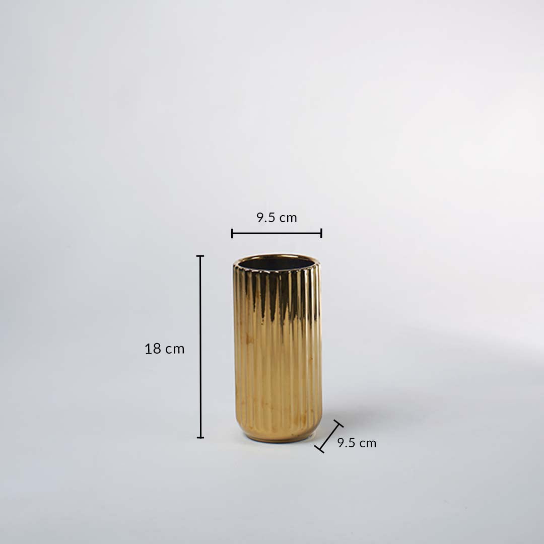 A gold ribbed vase shown with measurements of 18 cm height and 9.5 cm width clearly presenting its compact decorative size in a clean layout.