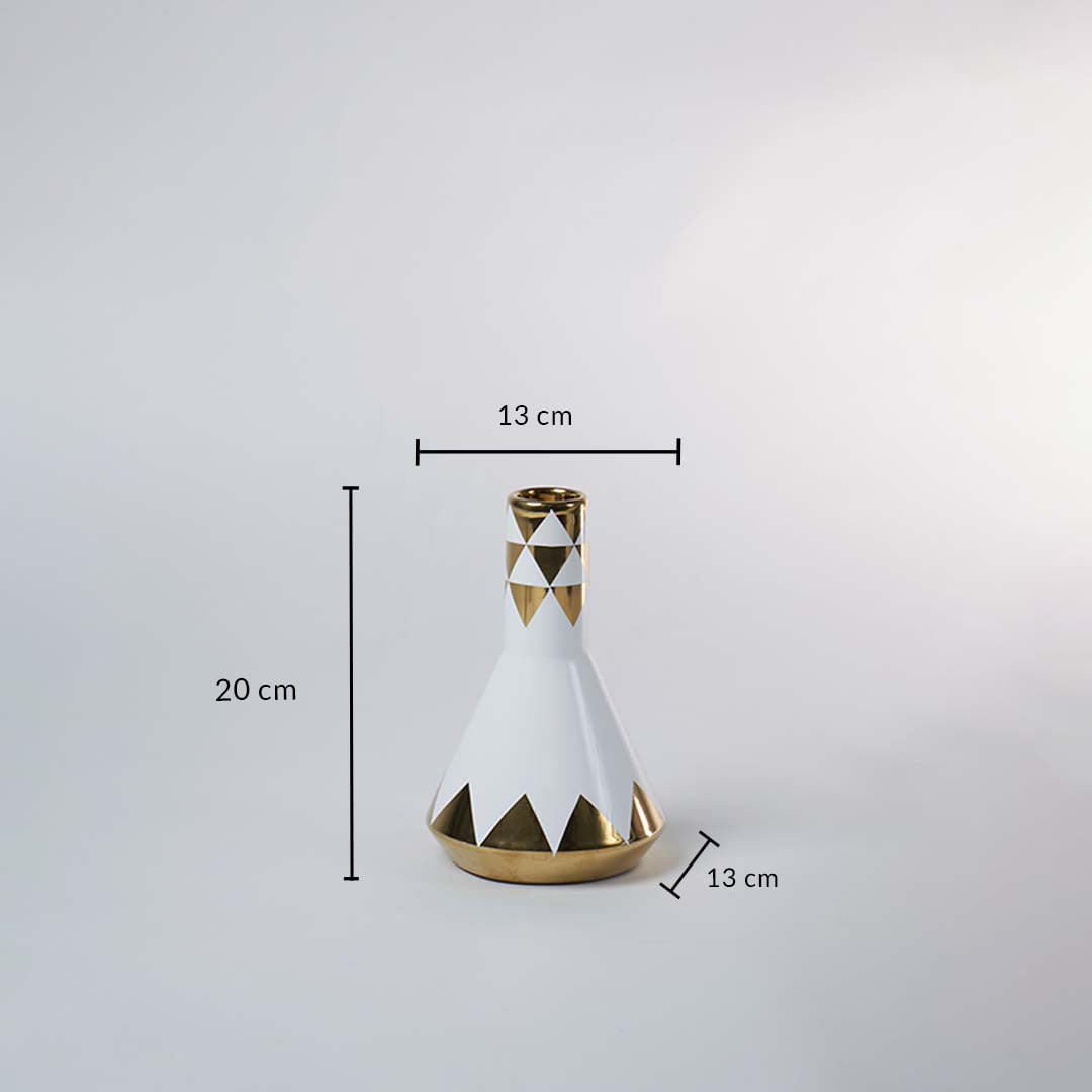 White and gold ceramic vase measuring 20 cm height and 13 cm width with geometric triangular design.