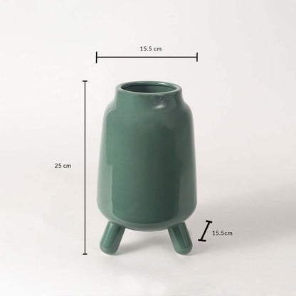 A green tripod ceramic vase shown with measurements displaying 25 cm height 15.5 cm width and 15.5 cm base distance for accurate size reference.