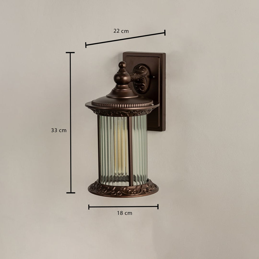 A bronze outdoor lantern on a white background showing full measurements with a total height of 33 cm a width of 18 cm and an extension depth of 22 cm clearly marked for installation accuracy.