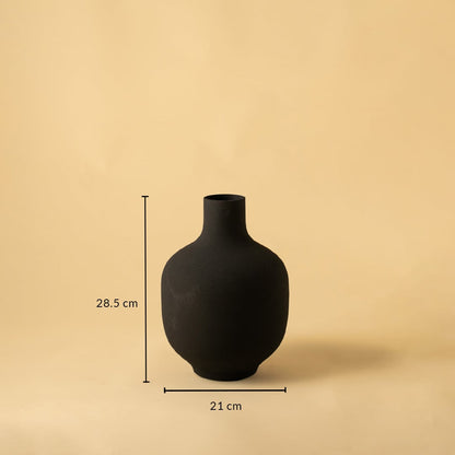 Black textured metal vase shown with 28.5 cm height and 21 cm width offering a clear accurate size reference.