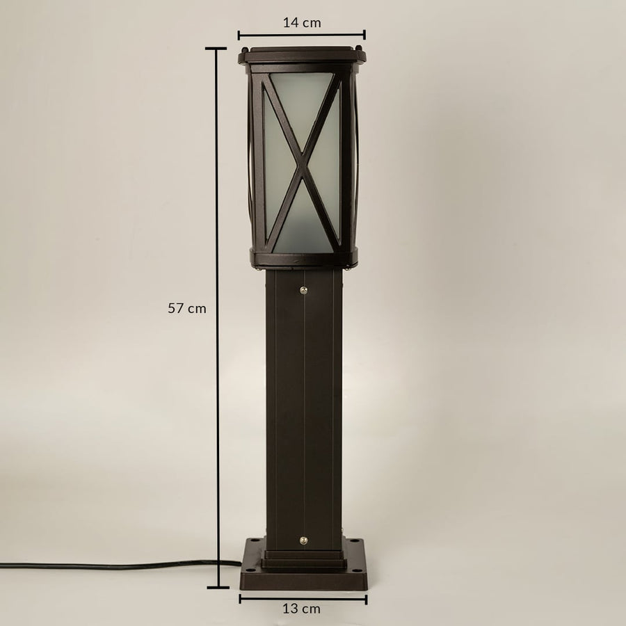 Black outdoor bollard light dimension image with 57 cm height and 15 cm width for exterior decor use.
