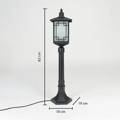 Black outdoor garden light dimension image with 82 cm height and 18 cm width for exterior decor use.