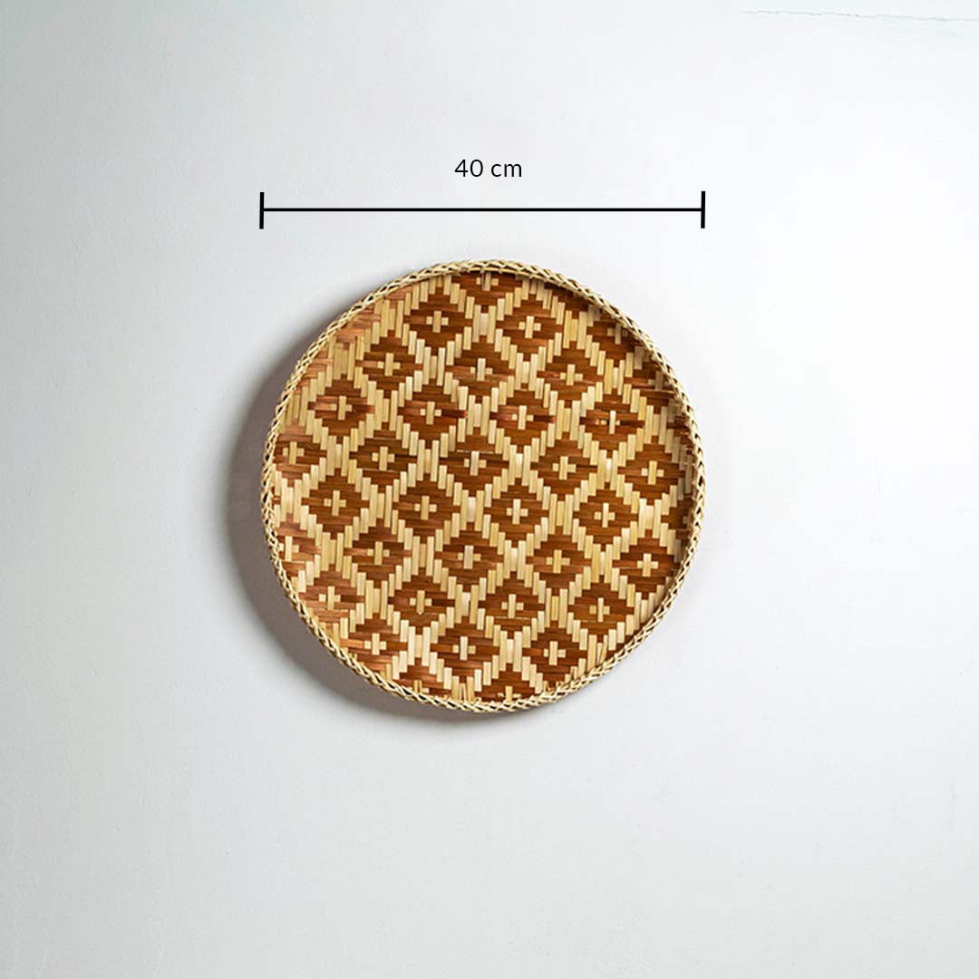 Round bamboo wall plate with 40 cm diameter showcasing geometric weave design and clean handmade finishing.
