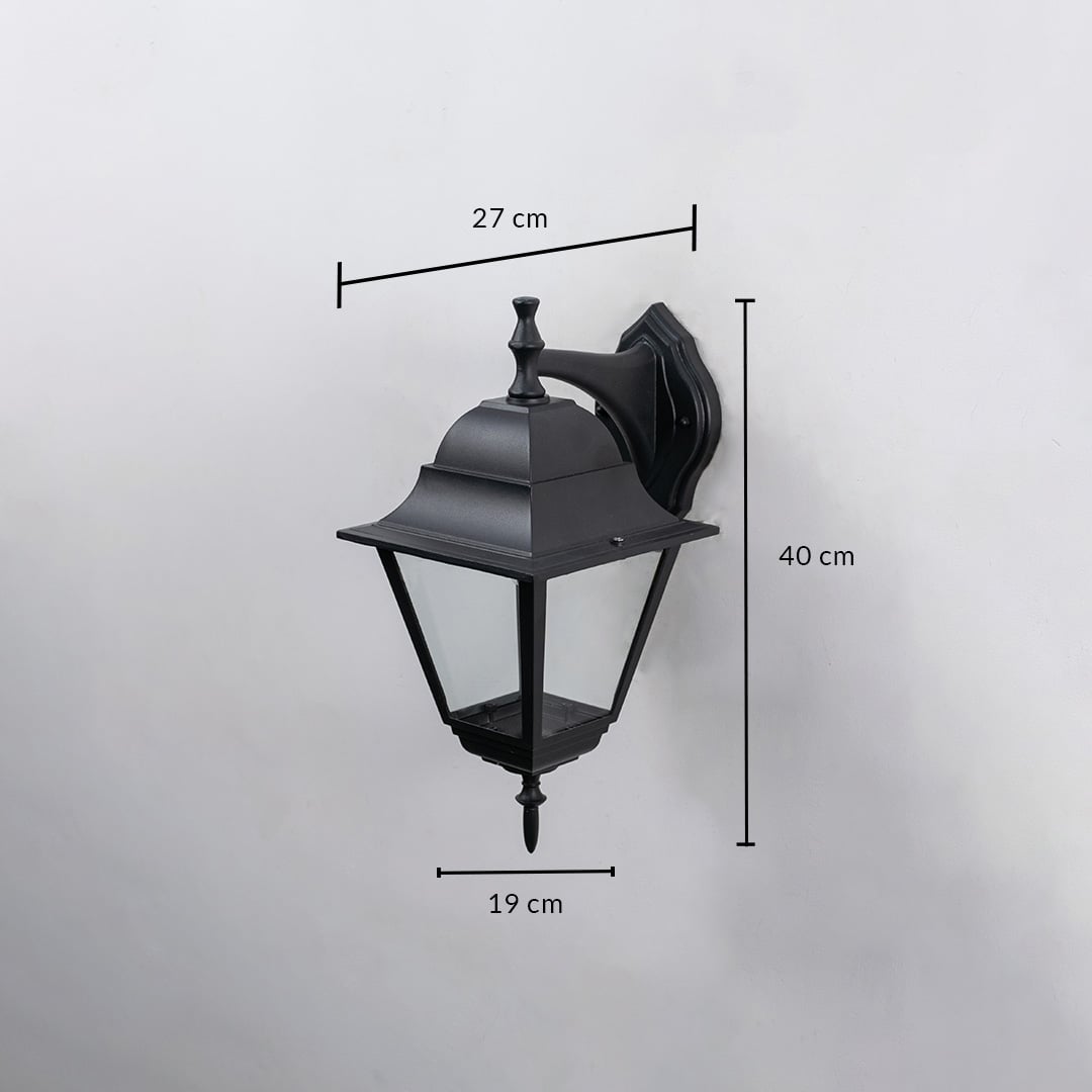 Outdoor black lantern measuring 40 cm height and 19 cm width with a curved top and clear glass sides for balanced lighting.