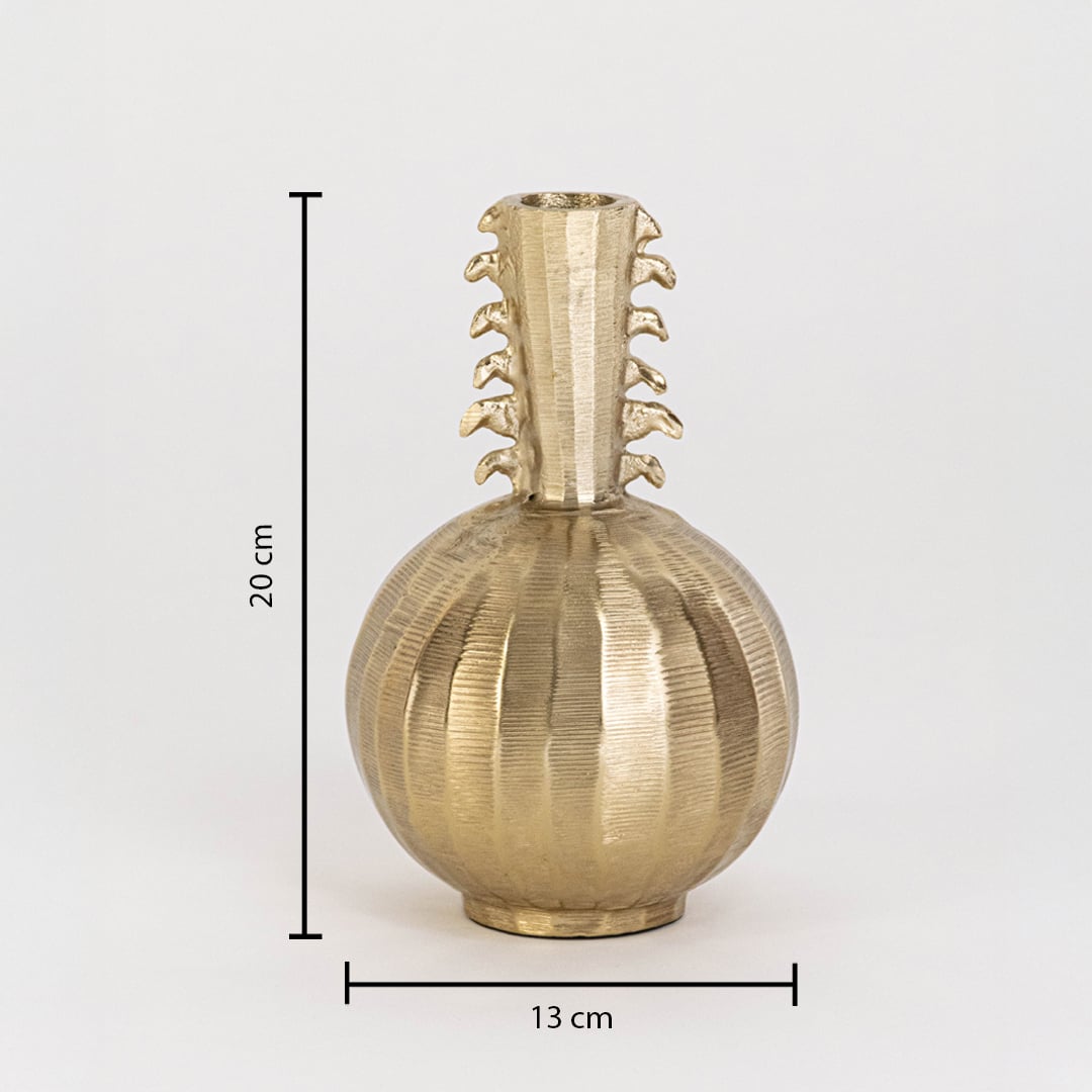 Golden decorative vase shown with dimensions displaying 20 cm height and 13 cm width