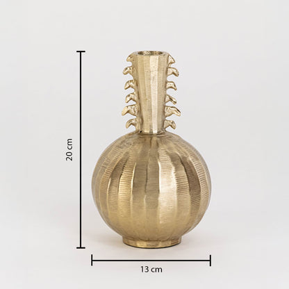 Golden decorative vase shown with dimensions displaying 20 cm height and 13 cm width