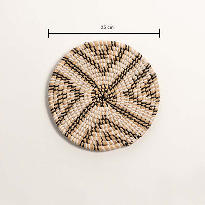 Woven wall decor plate with size dimensions of 25 cm diameter displayed for accurate wall styling reference.