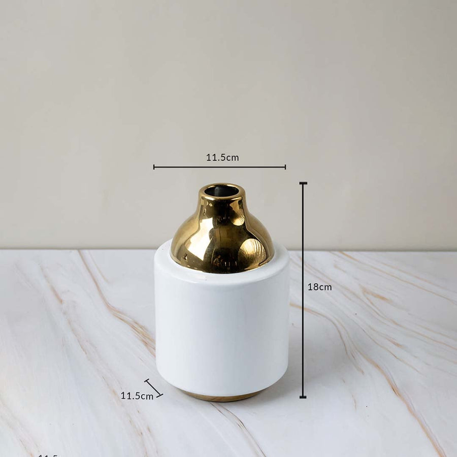 White ceramic vase with gold top on a white background showing dimensions of 18 cm height 11.5 cm width and 11.5 cm depth for accurate placement.