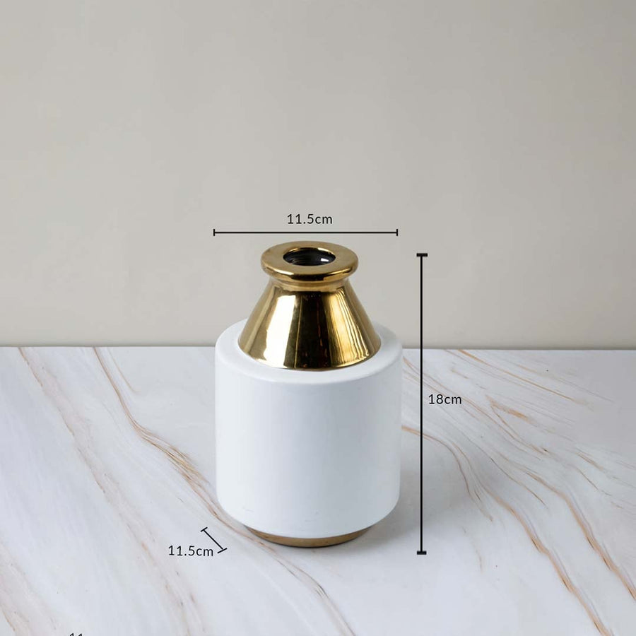 White and gold ceramic vase with dimensions 18cm height and 11.5cm width shown clearly for accurate size reference.