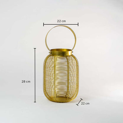 Gold metal outdoor lantern shown on a white background with clear measurements including 28 cm height and 22 cm width and 22 cm depth displayed.