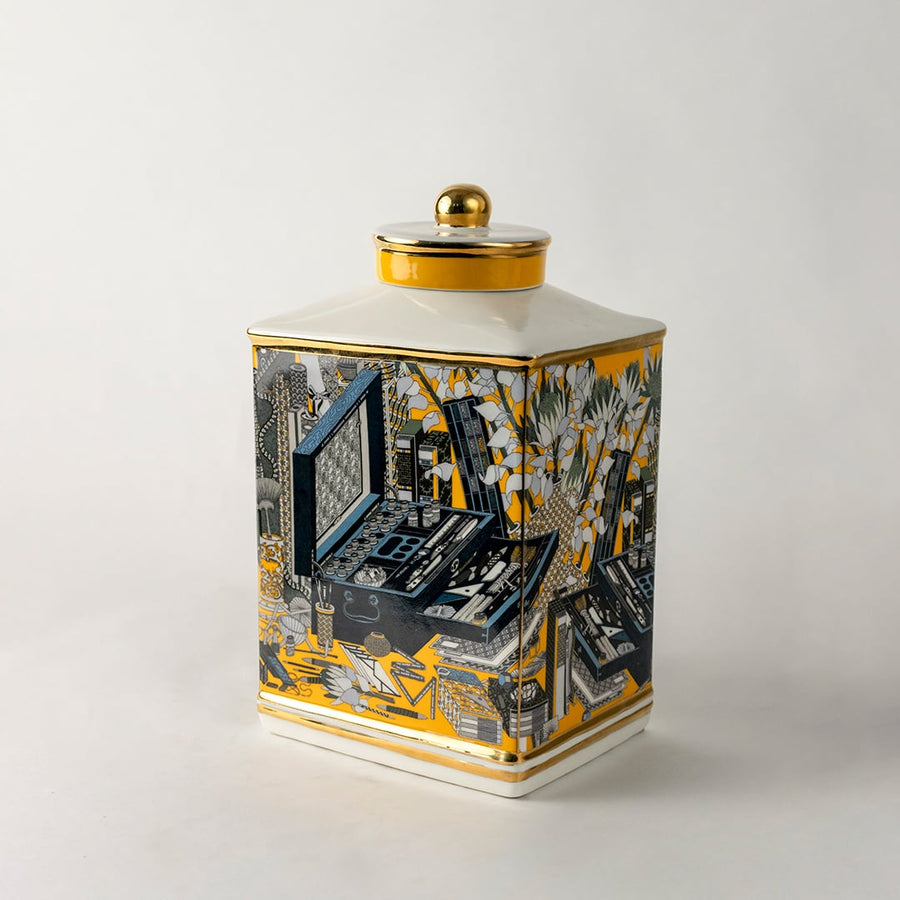 Ceramic jar with a black and gold crane design suited for premium oriental décor adding artistic cultural detail and refined craftsmanship to sophisticated home environments.
