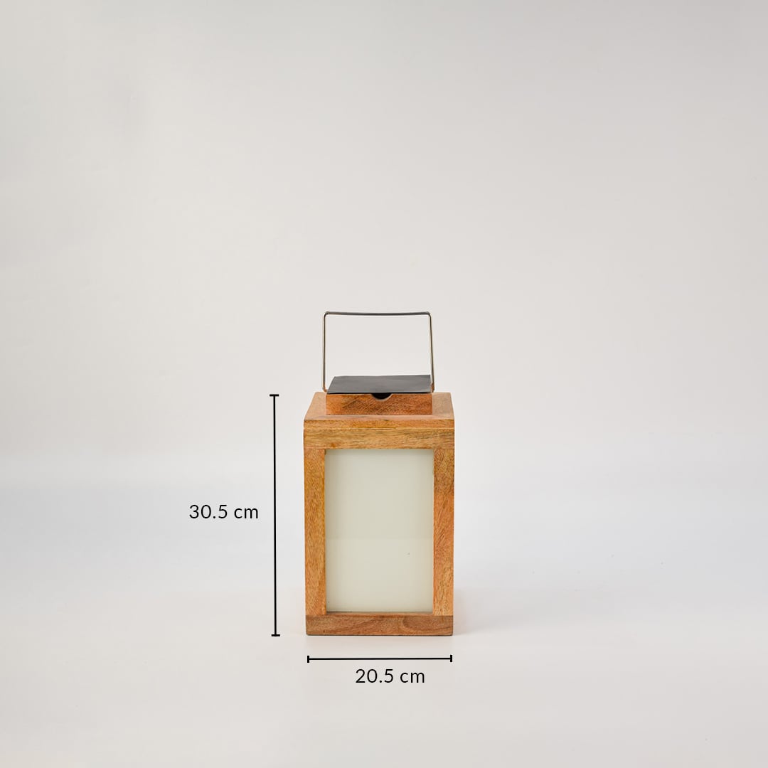 Wooden solar lantern dimensions shown – 30.5 cm height and 20.5 cm width – compact design with integrated solar top for easy placement.