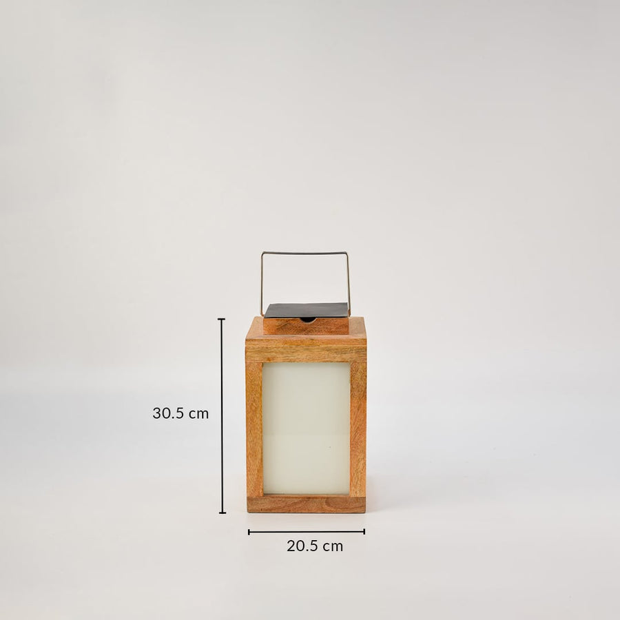 Wooden solar lantern dimensions shown – 30.5 cm height and 20.5 cm width – compact design with integrated solar top for easy placement.
