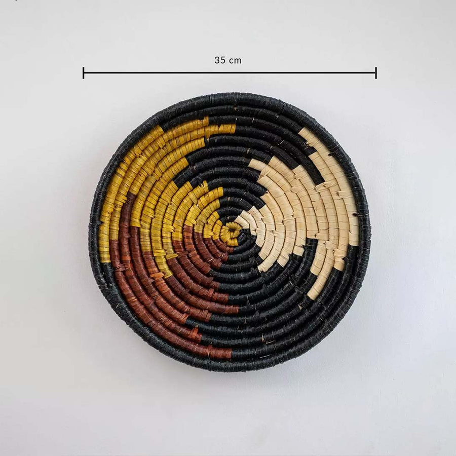 Woven plate with measurement of 35 cm diameter showcasing handmade craft ideal for wall décor.