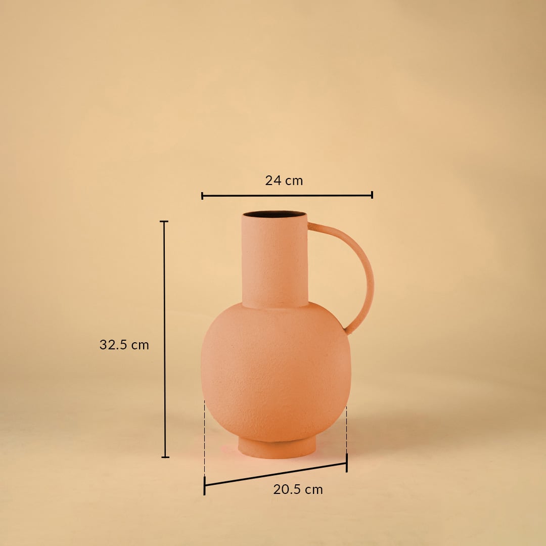 A peach vase displayed with clear measurements showing a height of 32 cm a width of 24 cm and a base width of 20 cm to help understand its exact size and proportions.