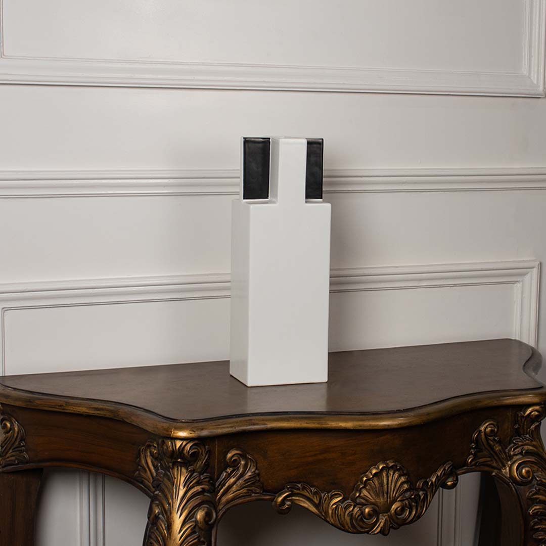 Larry & Llama Vase - Black