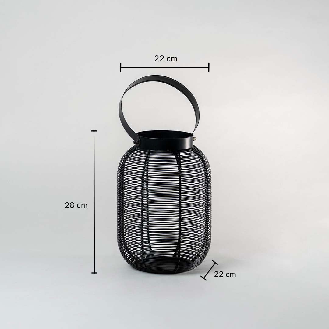 Technical sizing image of tall wire lantern displaying height 48 cm and width 22 cm measurements to assist with floor lamp placement.