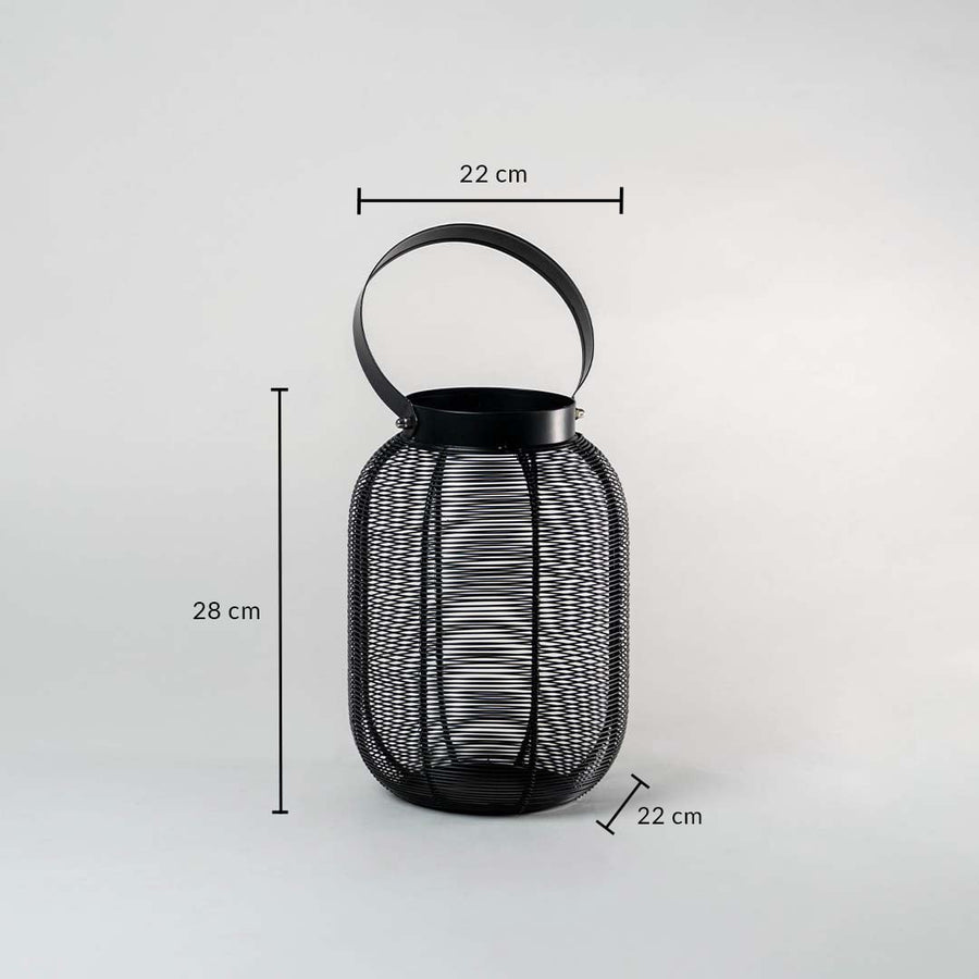 Technical sizing image of tall wire lantern displaying height 48 cm and width 22 cm measurements to assist with floor lamp placement.