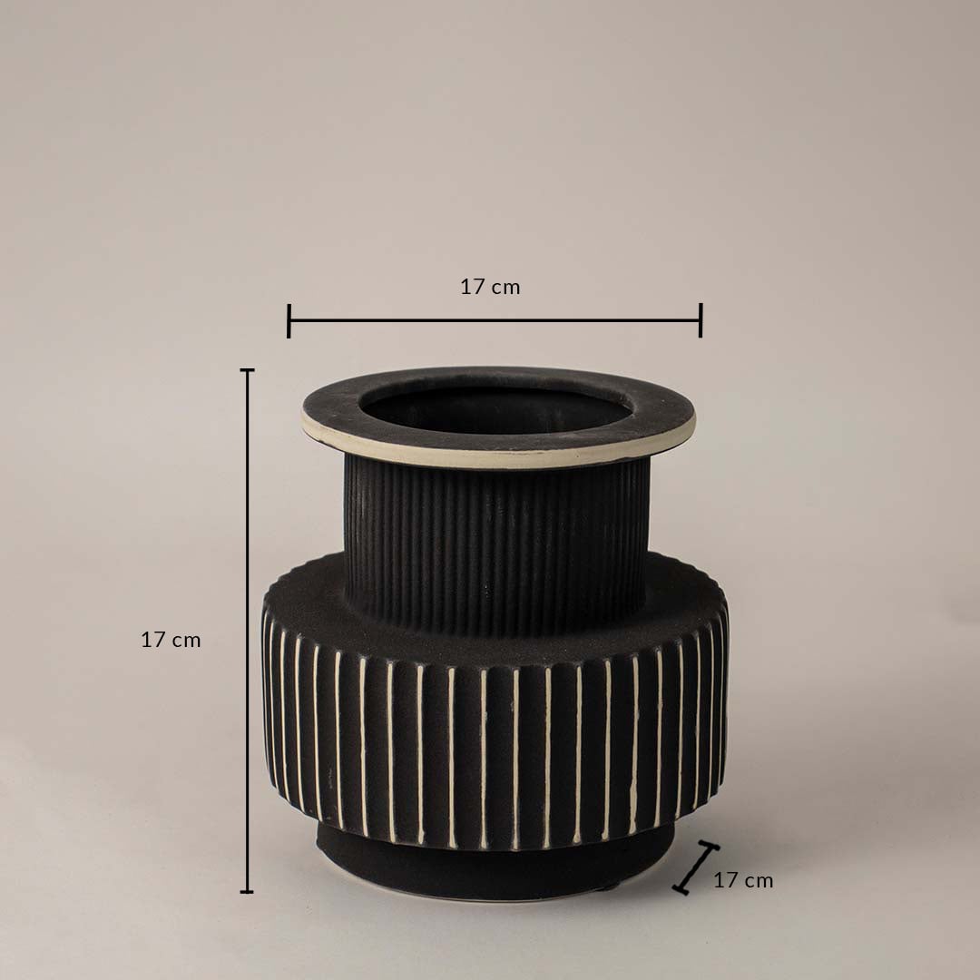 Black and white ribbed ceramic vase with matte finish showing 17 cm height and 17 cm width on white background dimension view.