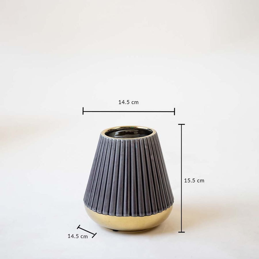 Grey ribbed ceramic vase with a gold base shown on a white background with size labels indicating 15 cm height and 14 cm width for scale reference.