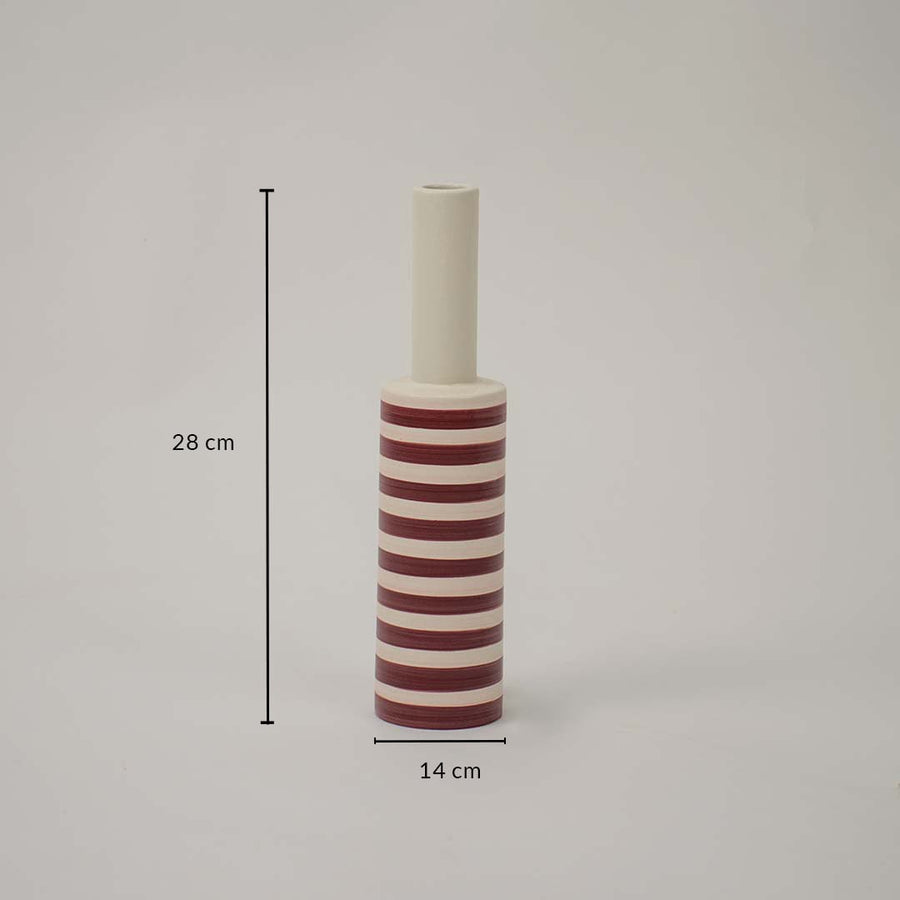 A striped decorative vase shown with measurements 28 cm height and 14 cm width clearly marked to provide an accurate understanding of its size and proportions.