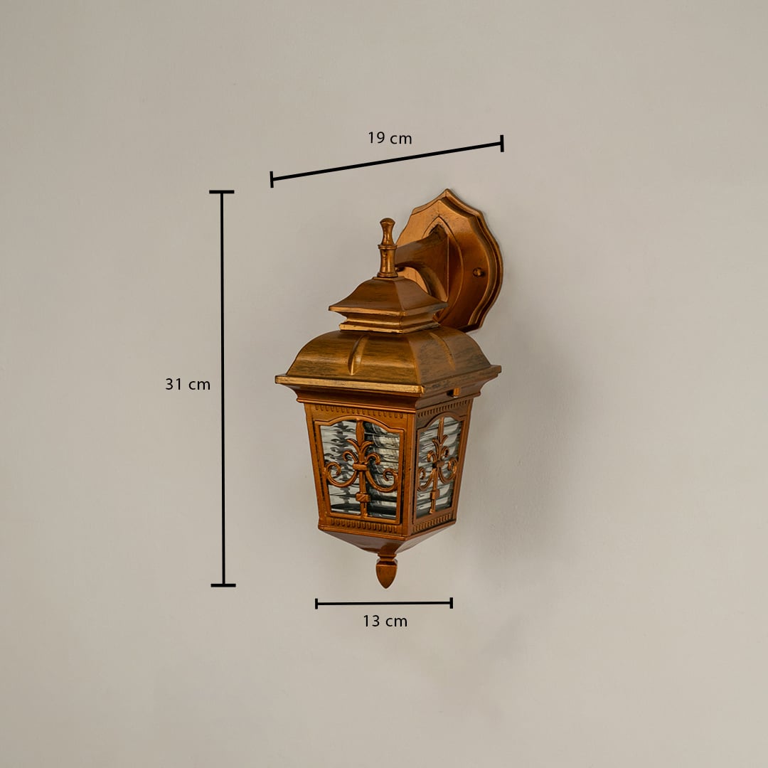 Gold metal outdoor lantern shown with dimensions clearly marked at 31 cm height 19 cm width and 13 cm depth for accurate planning of exterior wall lighting.