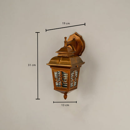 Gold metal outdoor lantern shown with dimensions clearly marked at 31 cm height 19 cm width and 13 cm depth for accurate planning of exterior wall lighting.