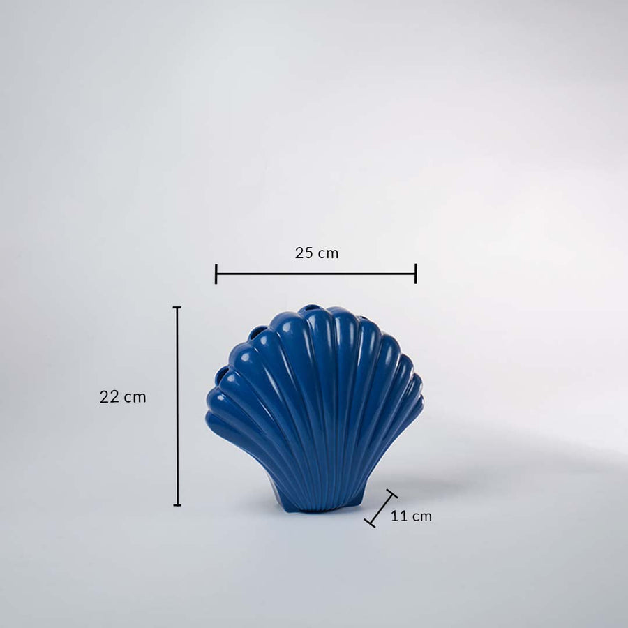 Blue ceramic shell vase shown with dimensions 25 cm width 22 cm height and 11 cm depth clearly displaying its overall size.