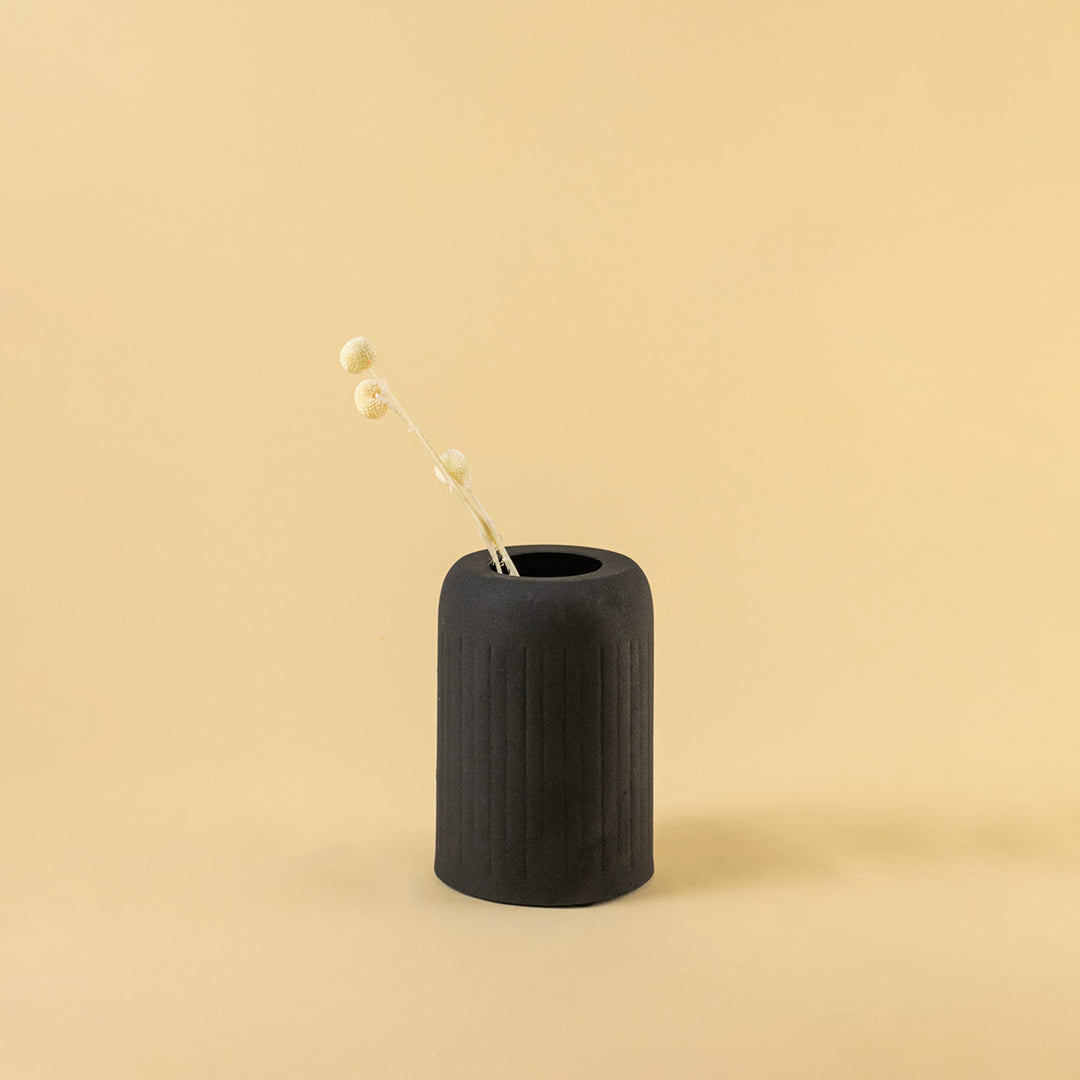 Papier Ridge Vase - Dark Grey