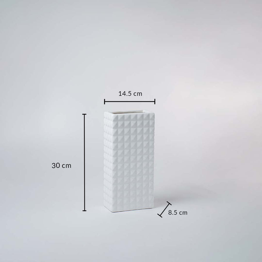 White textured ceramic vase with measurements 30 cm height 14.5 cm width and 8.5 cm depth shown clearly for accurate decor planning.
