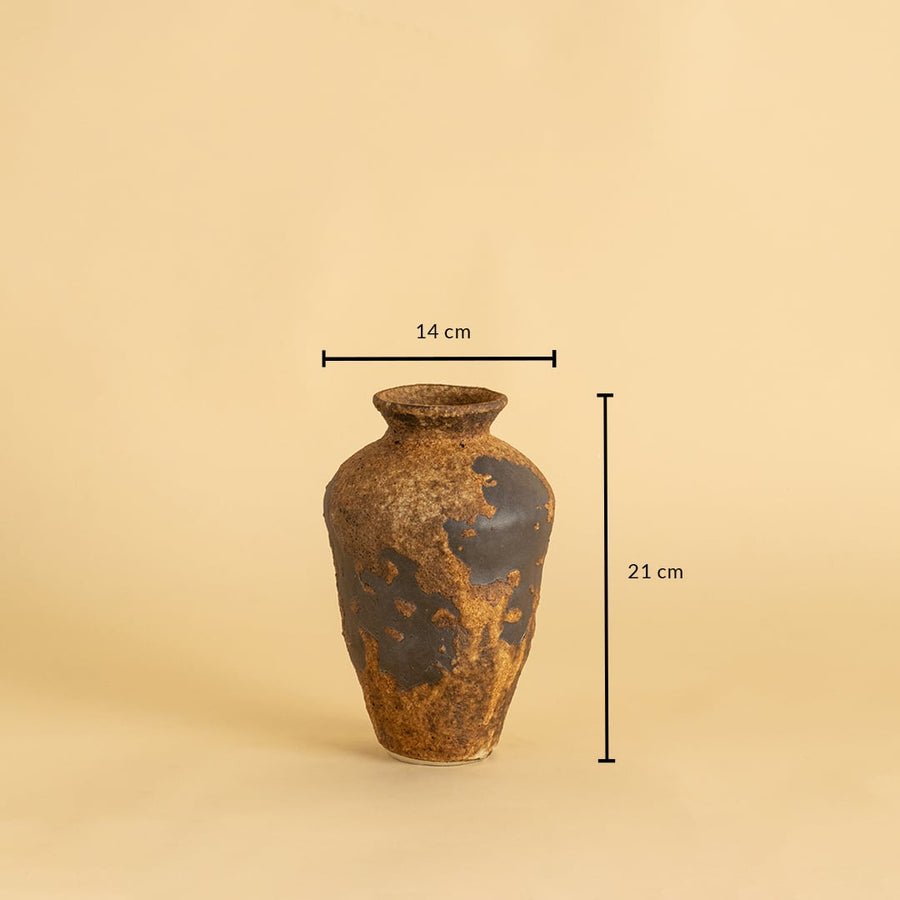 Rustic brown ceramic vase with handcrafted texture shown with 21 cm height and 14 cm width for size reference.