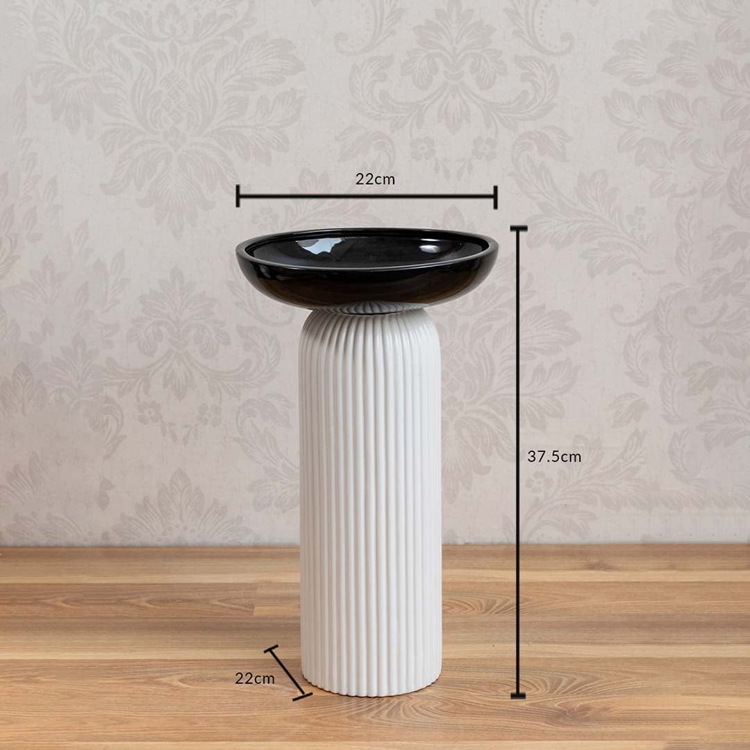 White and black ceramic vase measuring 37.5 cm in height and 22 cm in diameter displayed with detailed dimensions.