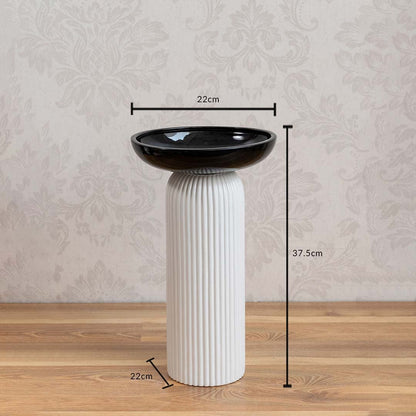 White and black ceramic vase measuring 37.5 cm in height and 22 cm in diameter displayed with detailed dimensions.