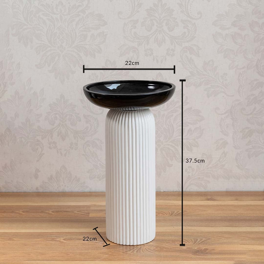 White and black ceramic vase measuring 37.5 cm in height and 22 cm in diameter displayed with detailed dimensions.