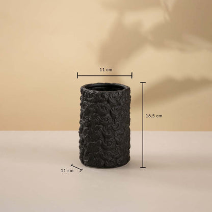 Black cylindrical ceramic vase featuring 22 cm height and 12 cm width displayed on a beige background.