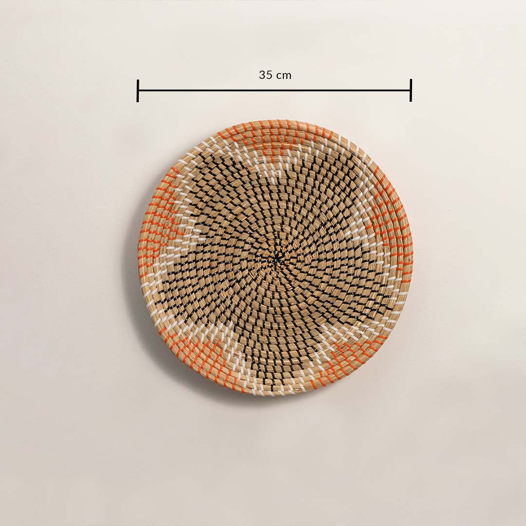Basket wall plate with star design shown with measurements of 35 cm diameter for accurate size reference.