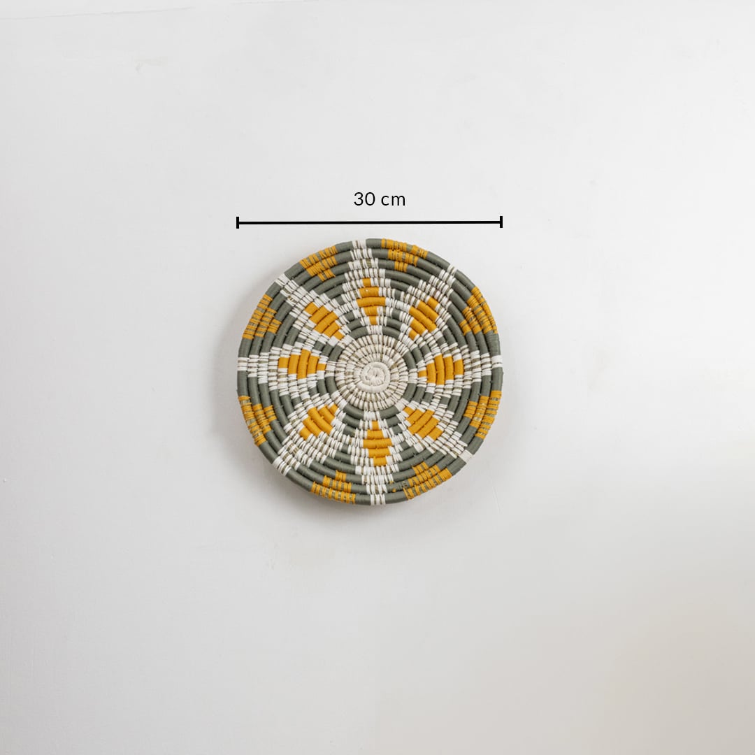 Handcrafted woven wall plate displayed on a white background with clearly marked dimensions showing a total diameter of 30 cm for accurate size reference.