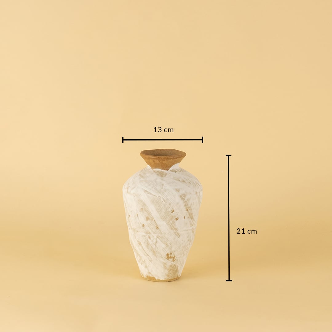 White ceramic vase with terracotta rim shown with 21 cm height and 13 cm width for proportion and size reference