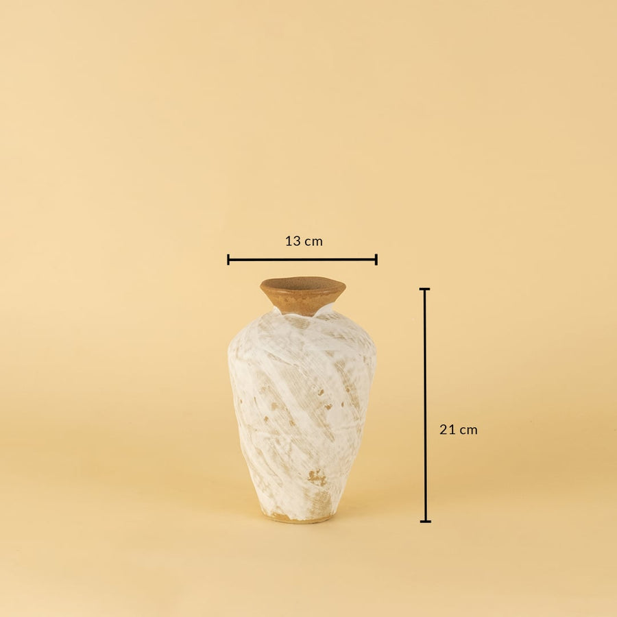 White ceramic vase with terracotta rim shown with 21 cm height and 13 cm width for proportion and size reference